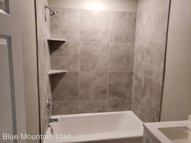 Foto del edificio - 4 br, 2 bath House - 1949 Pine Canyon