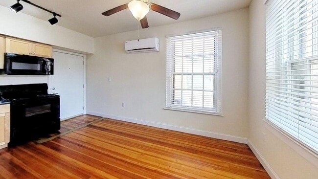 Building Photo - 615 Lindsay St