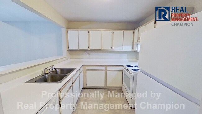 Foto del edificio - 3 Bedroom Townhome near Monkey Junction