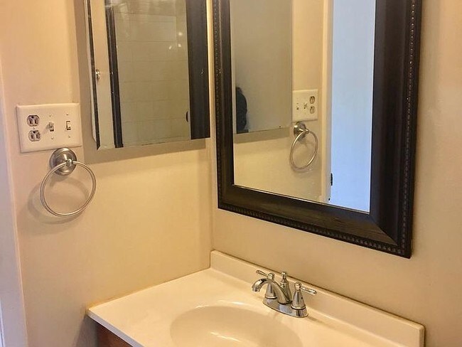 Foto del edificio - 9240 Bridle Path Ln