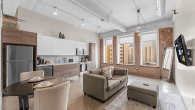 Building Photo - 500 S Ervay St