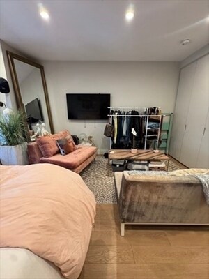 Building Photo - 267 Newbury St