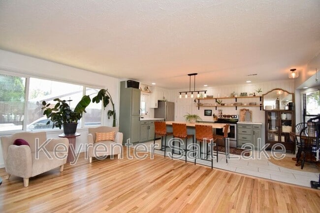 Building Photo - 159 W 2200 S