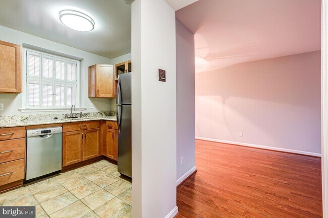 Foto del edificio - 3855 Rodman St NW