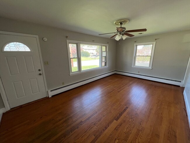 Photo - 1302 Penley Blvd House