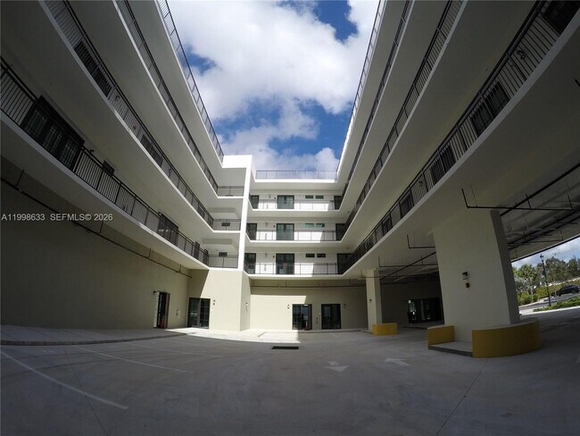 Foto del edificio - 4100 SW 64th Ave