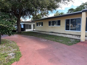 Building Photo - 701 W Evanston Cir