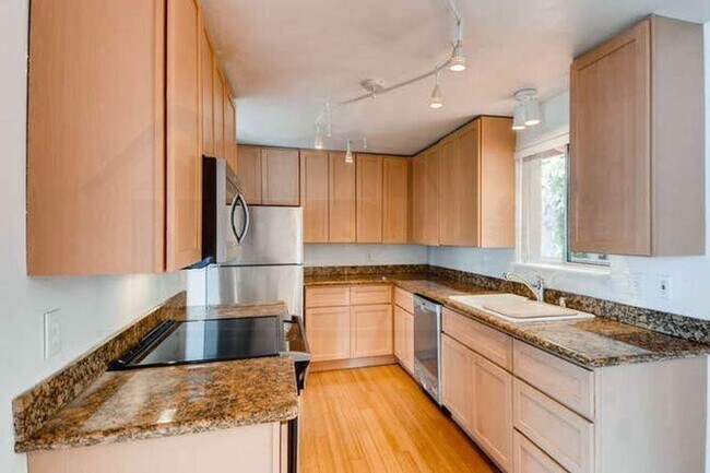 Foto del edificio - Gorgeous 3 Bedroom Home near Ruston Way!