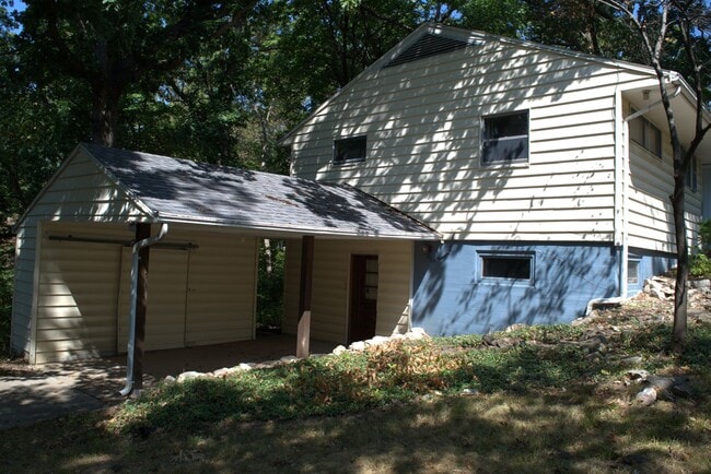 Building Photo - Marvelous 4 Bed 2.5 Bath House In Quarry H...