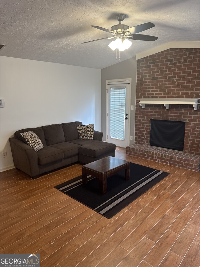 Foto del edificio - 255 Monmouth Dr