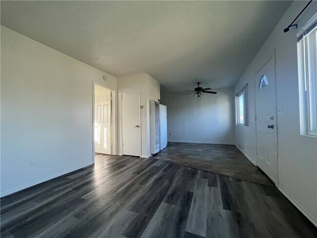 Foto del edificio - 21808 Walnut Ave