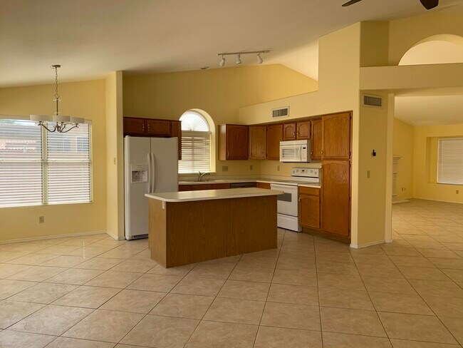 Building Photo - 4538 E Rock Wren Rd