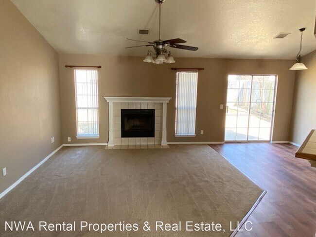 Building Photo - 3 br, 2 bath House - 3372 W Yale St