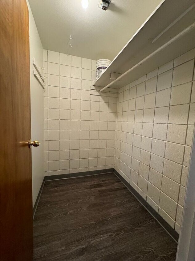 Foto principal - One-bedroom Apartment Near City Park! UTILITIES INCLUDED IN RENT!