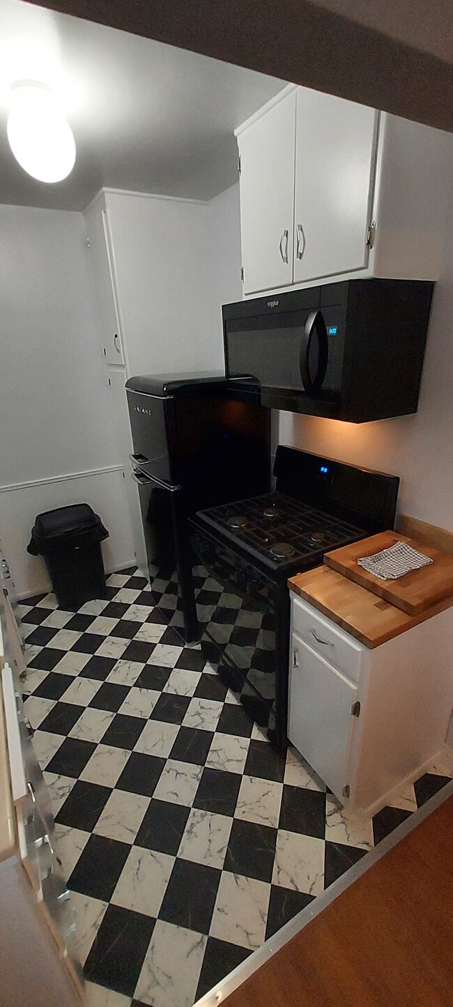 Building Photo - 219 Esperanza Ave