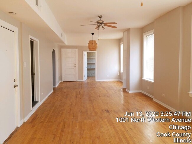 Foto del edificio - 2350 W Augusta Blvd
