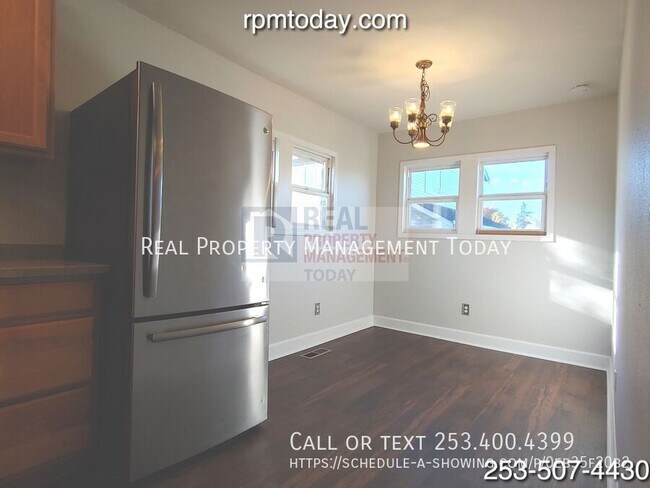 Building Photo - 1854 E Fairbanks St