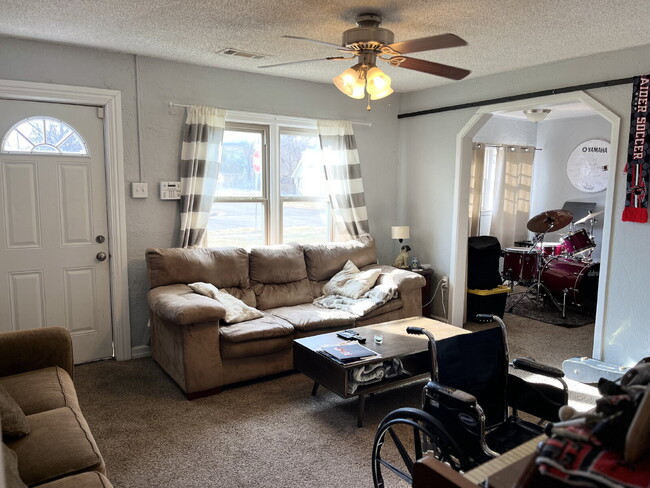 Foto del edificio - Spacious 4-Bedroom Home Available for Fall 2026 Pre-Lease