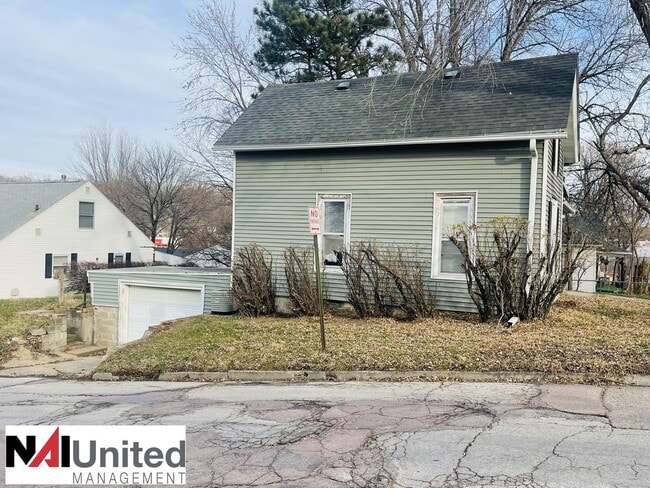 Building Photo - Three bedroom, one bathroom home for rent