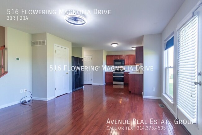 Foto del edificio - Bright End-Unit Townhome in Magnolia Village!