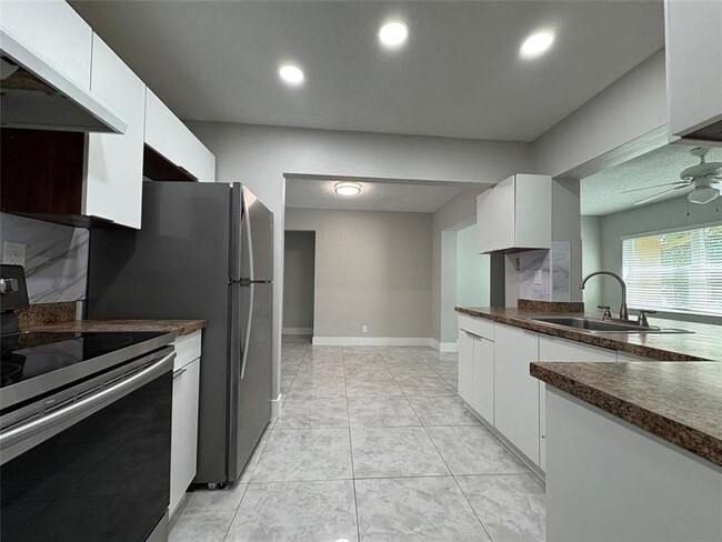 Foto del edificio - 6712 NW 60th St