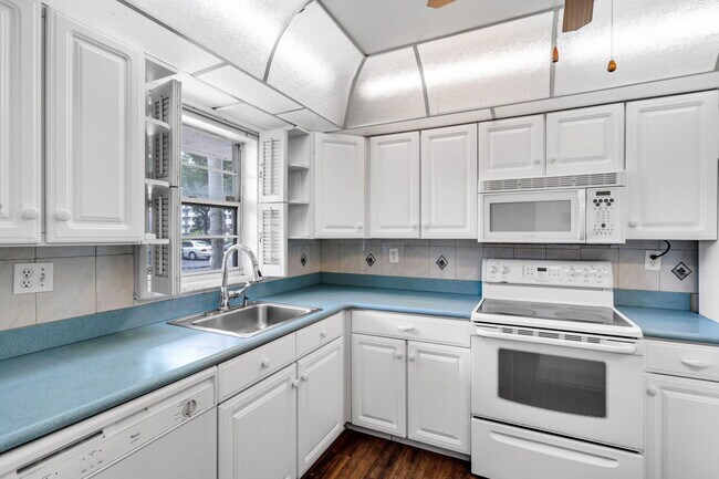 Building Photo - 5900 NW 44th St