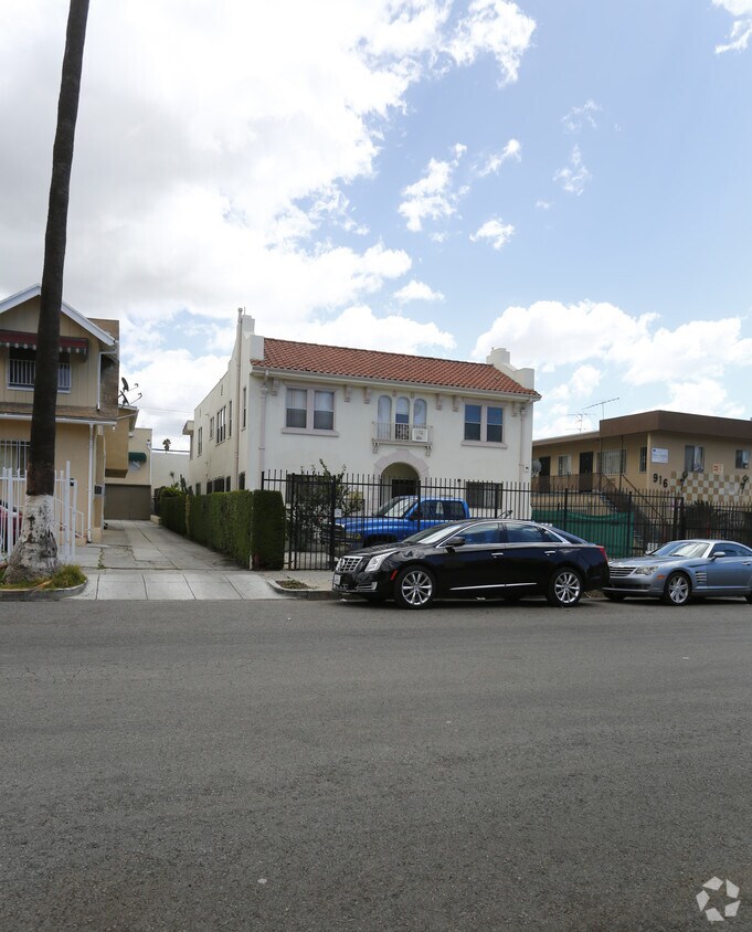 Foto del edificio - 912-914 S Kenmore Ave