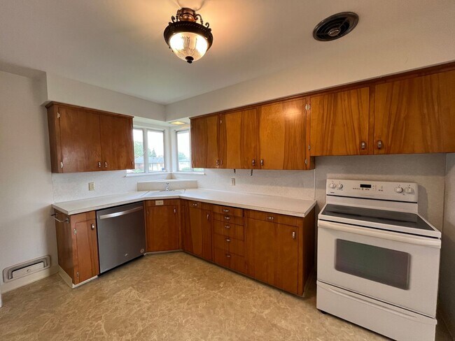 Foto del edificio - Charming Two-Bedroom with Spacious Living ...