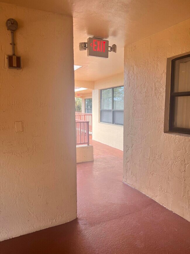 Foto del edificio - 7401 NW 16th St