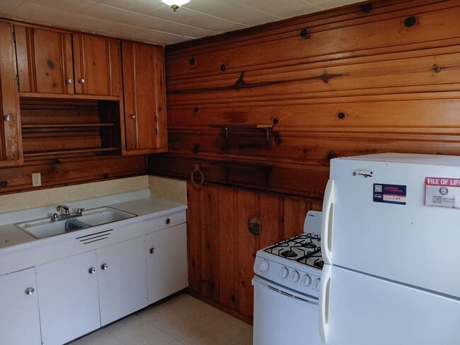 Building Photo - Southshore