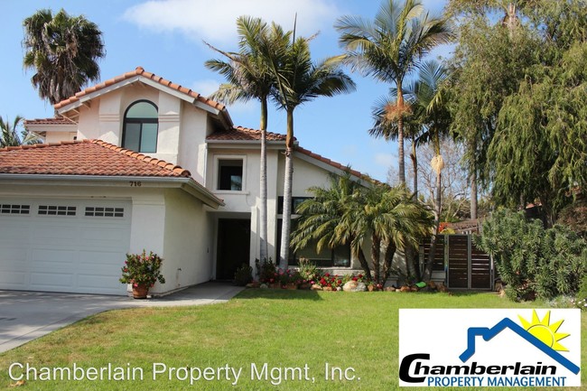 Building Photo - 716 Poinsettia Park N