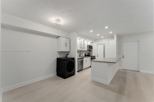 Foto del edificio - 7947 SW 104th St