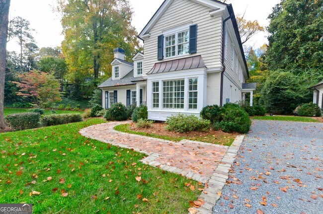 Foto del edificio - 2820 Vernon Rd NW