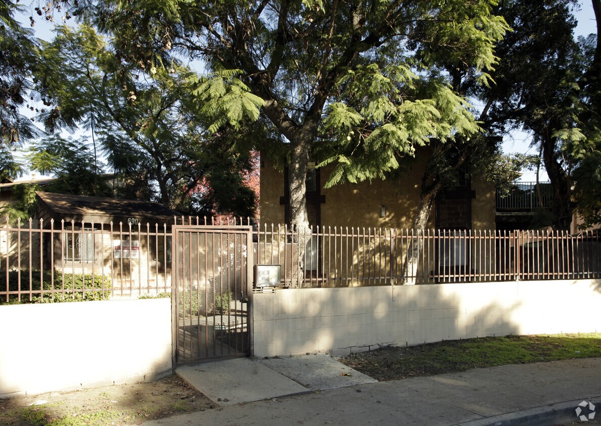 Foto del edificio - 690 Abbey Ln