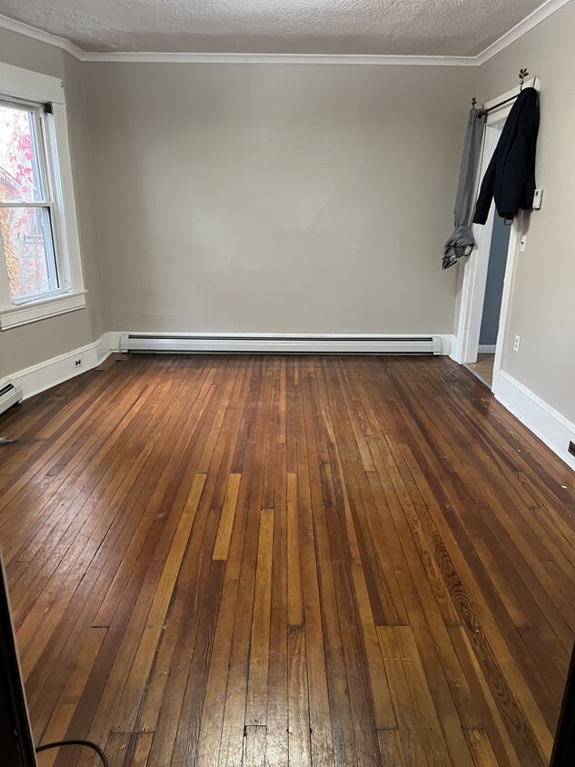 Beautiful wood floors - 715 Alder St