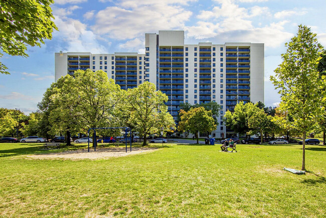 Building Photo - Laurel Grove