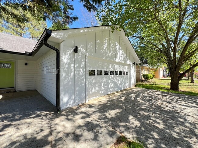 Foto del edificio - 1331 Buttercup Ct