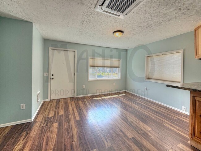 Foto del edificio - Spacious Dwight Merkel Home