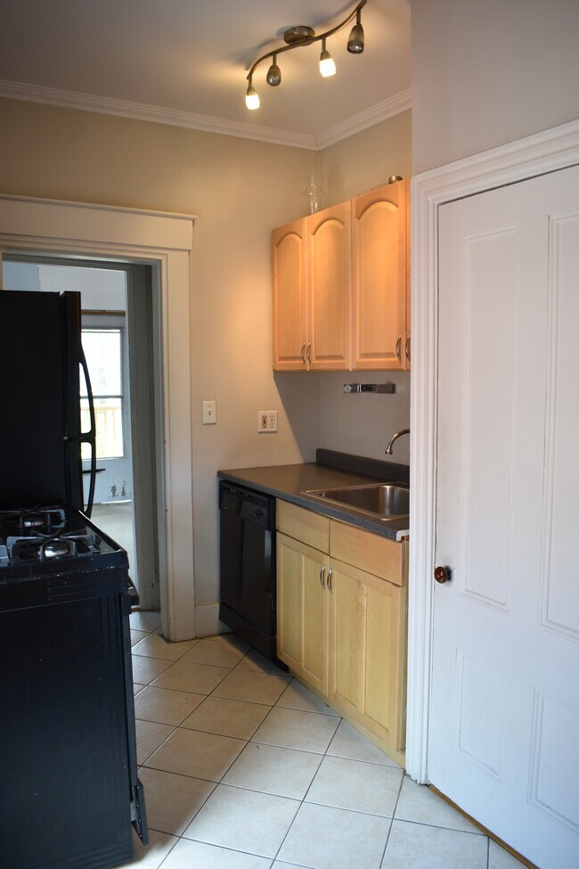 Kitchen - 270 Brackett St
