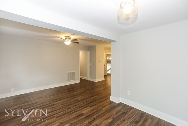 Building Photo - One-level living 3 BR, 1.5 BA home