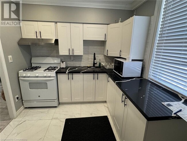 Building Photo - 4597 Sunset Dr