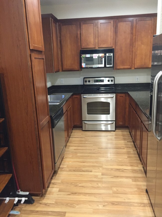 kitchen - 3001 Murworth Dr