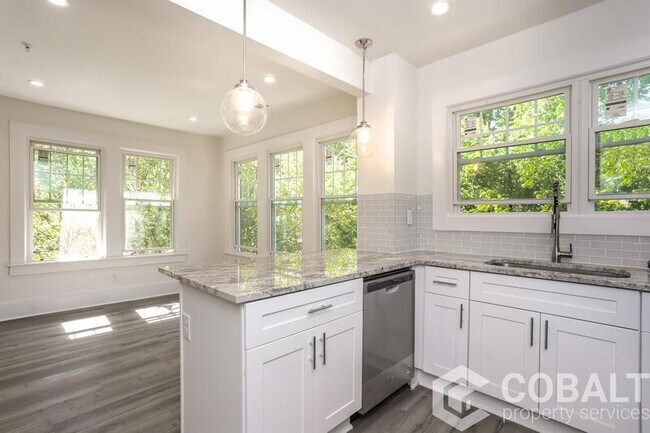 Foto del edificio - 678 Moreland Ave NE