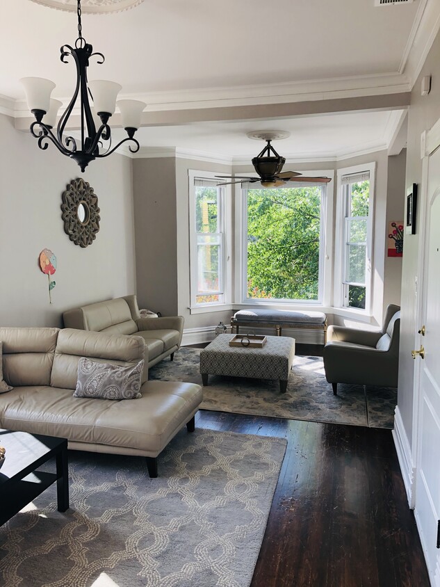 living room level 1 - 2314 W Berwyn Ave