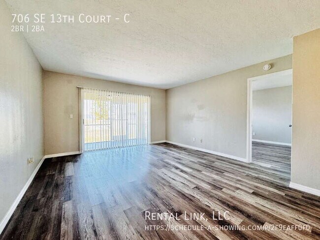 Foto del edificio - 706 SE 13th Ct