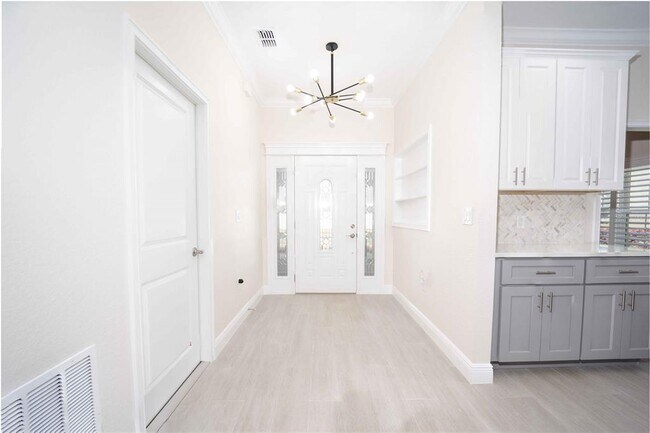 Building Photo - 4995 NE 125th Lp