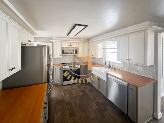 Building Photo - 1313 St Agnes Dr