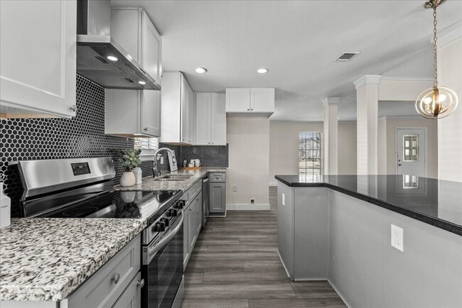 Building Photo - 15514 Diana Ln