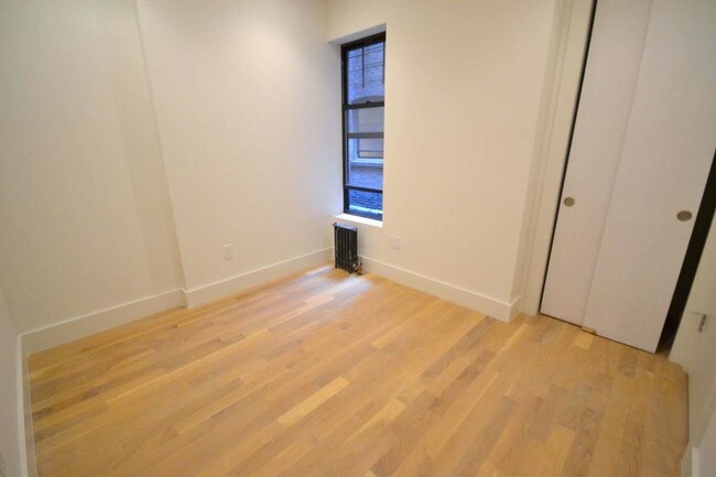 Building Photo - 224 W 21st St