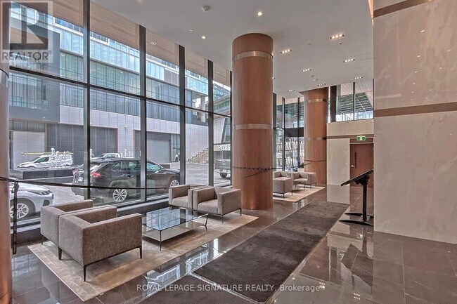 Photo du bâtiment - 17 Bathurst St